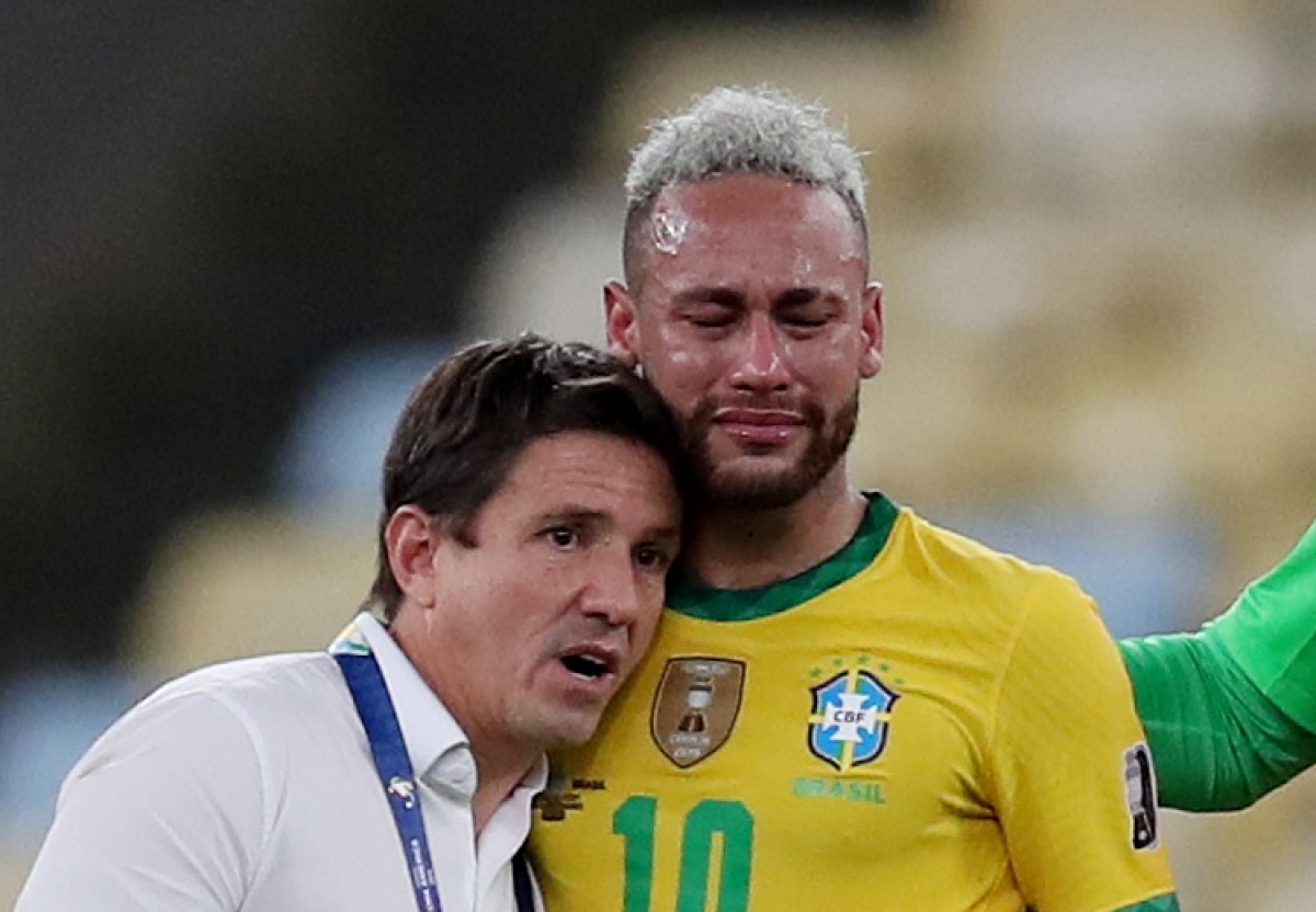Neymar thất bại trước quả phạt dành cho đối thủ