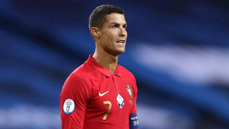 Cristiano Ronaldo gặp thử thách lớn trước Leicester