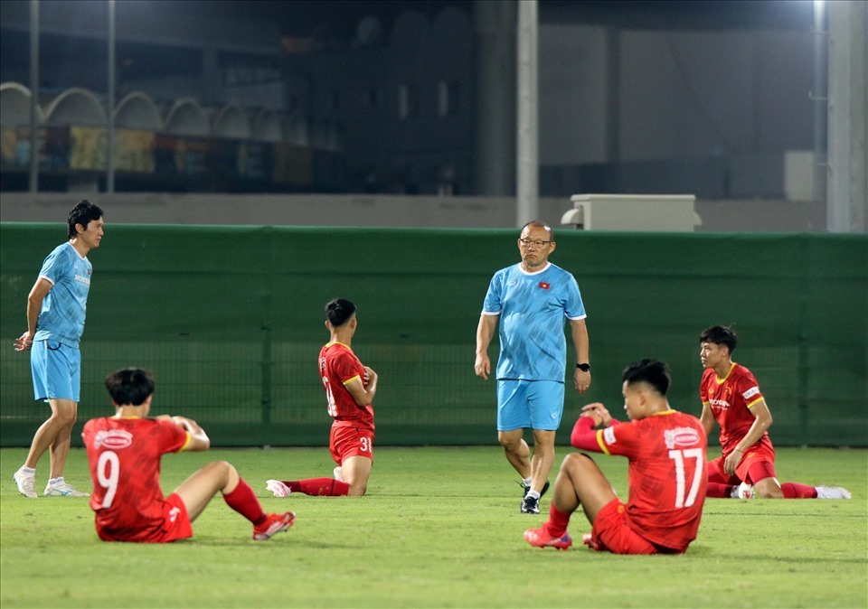 Thầy trò HLV Park đang nỗ lực tập luyện cho trận đối mặt với Trung Quốc