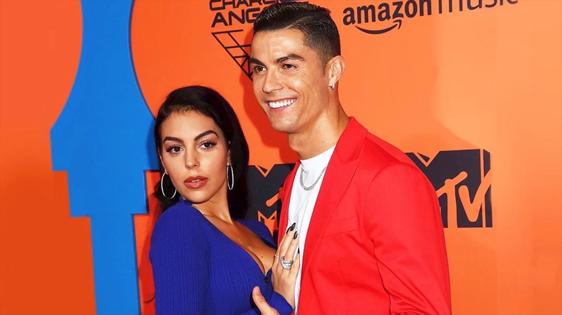 Rodriguez giục Ronaldo tổ chức hôn lễ