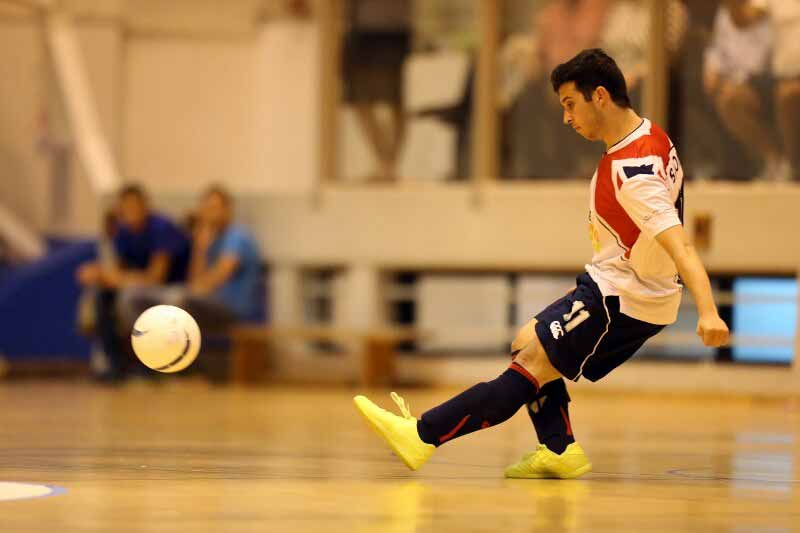 Chích mũi giày - Kỹ thuật dứt điểm trong môn Futsal